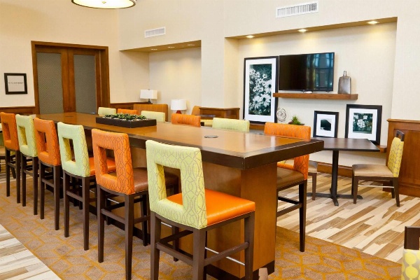 Hampton Inn By Hilton And Suites Salinas image 3
